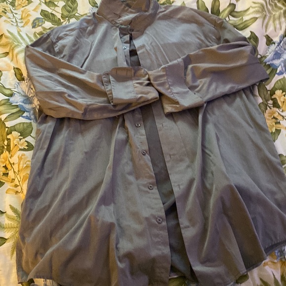 Perry Ellis dress shirt used in great condition - Picture 2 of 4